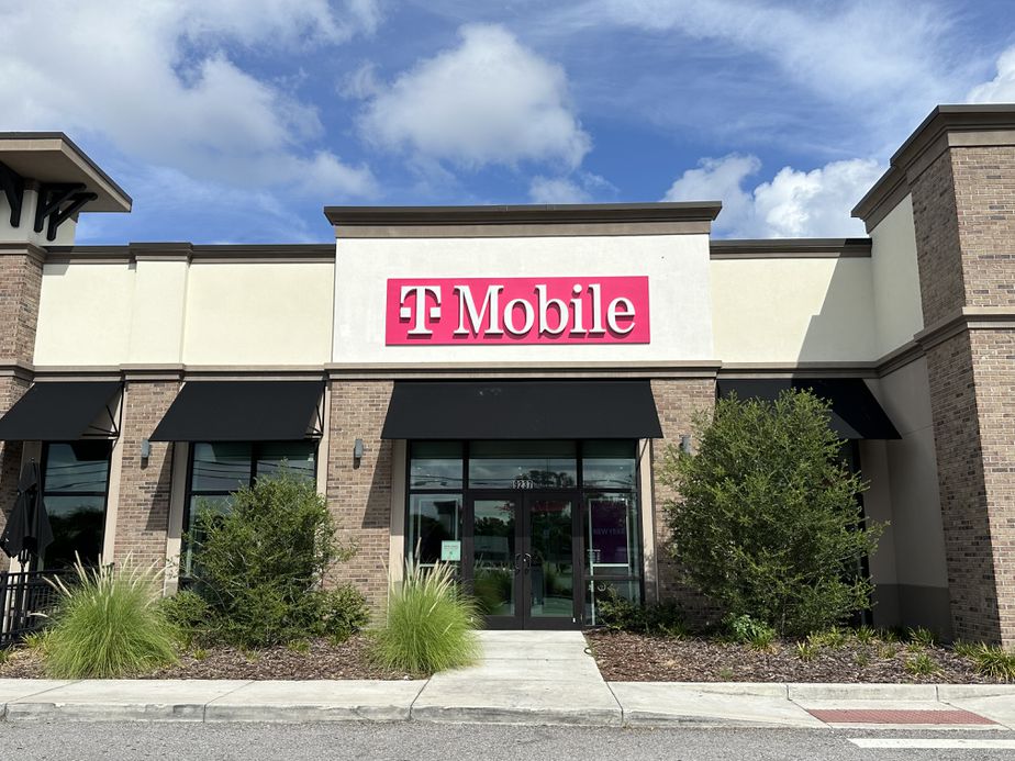 Exterior photo of T-Mobile Store at Highway 19 & Embassy Blvd, Port Richey, FL