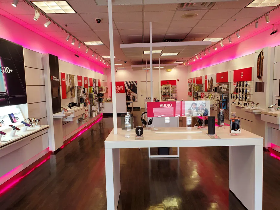 T-Mobile Aquidneck Shopping Centre | Middletown, RI