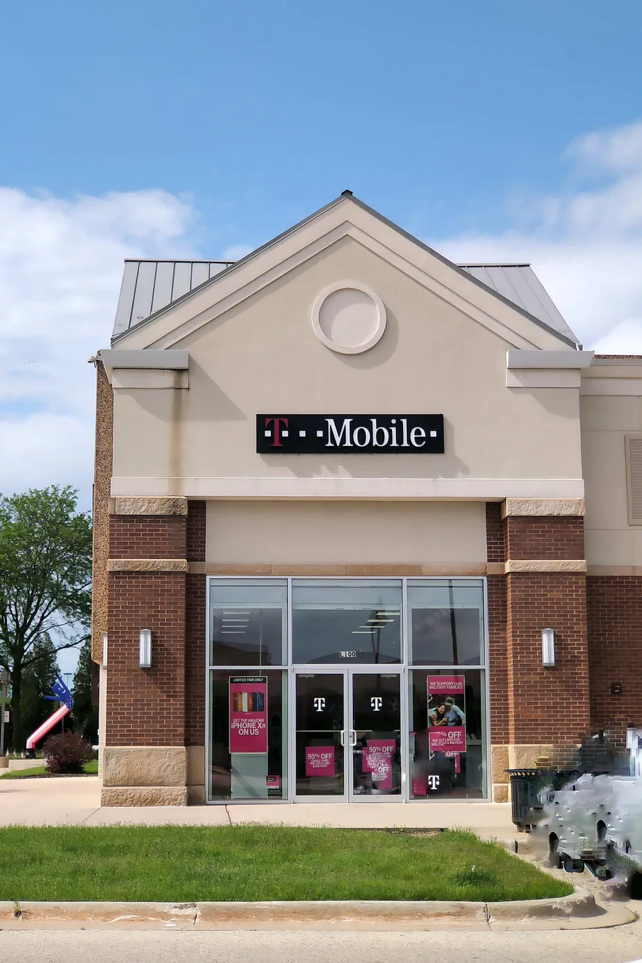 Exterior photo of T-Mobile store at Cherryvale Mall Life Style Center, Rockford, IL