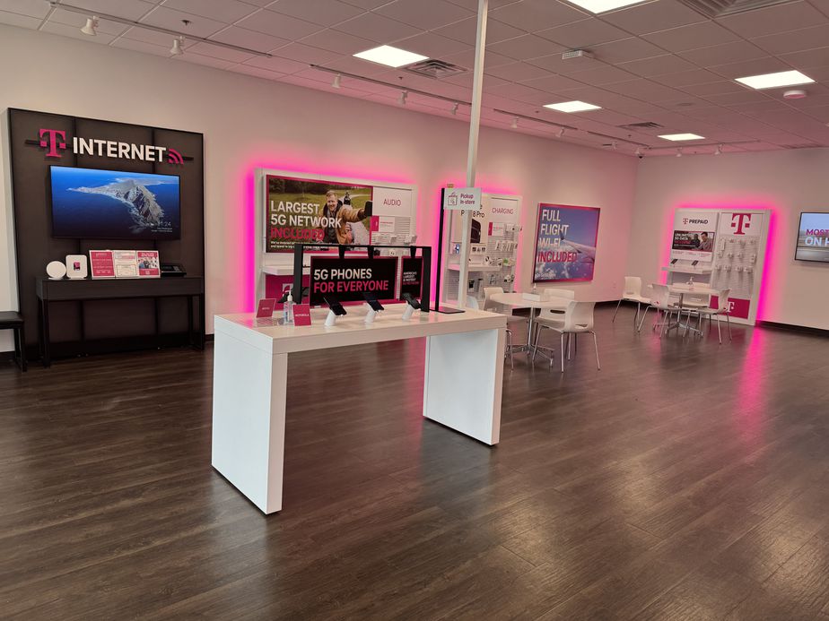 Interior photo of T-Mobile Store at W SW Loop 323 & Kinsey Dr, Tyler, TX