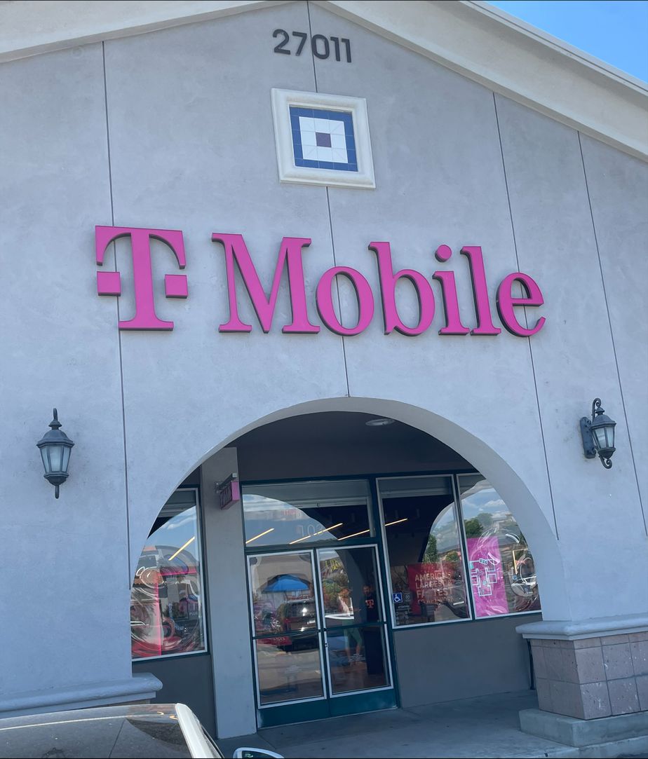 Exterior photo of T-Mobile Store at Mcbean Pkwy & Magic Mtn Pkwy, Valencia, CA