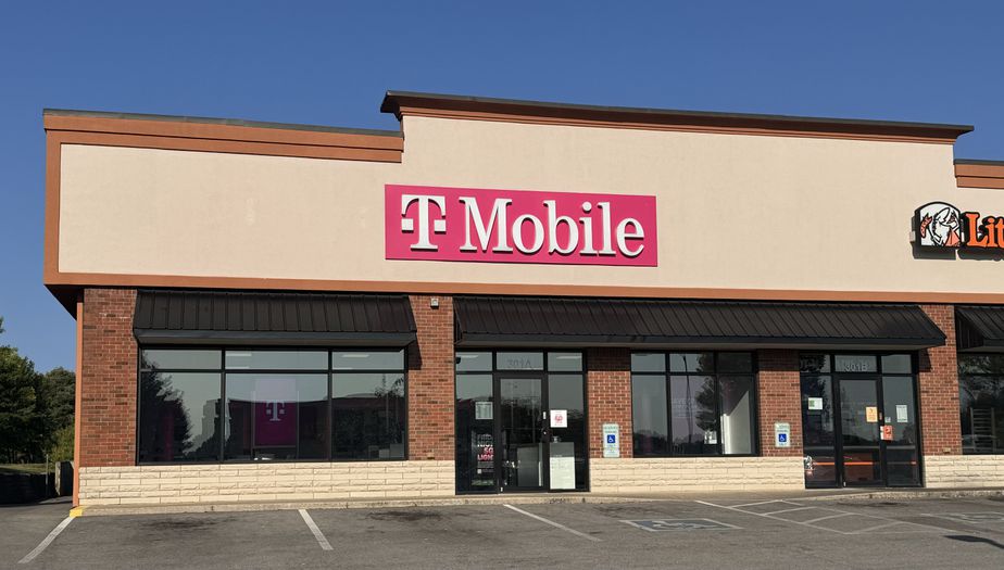 Exterior photo of T-Mobile Store at John Rowan & Culpeper, Bardstown, KY