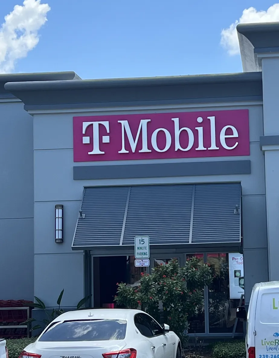 Exterior photo of T-Mobile Store at Tamiami Trl N & 106th Ave N, Naples, FL