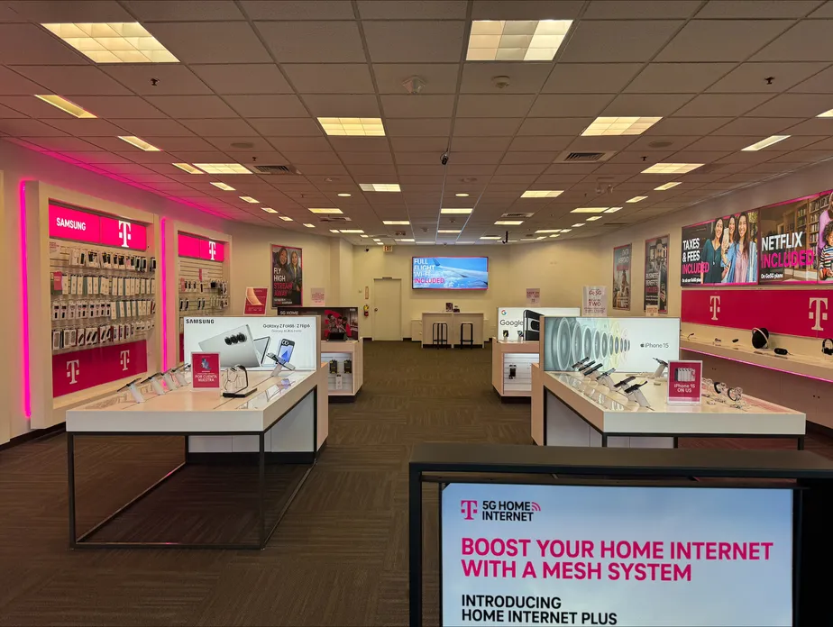  Interior photo of T-Mobile Store at Kukui Grove, Lihue, HI 