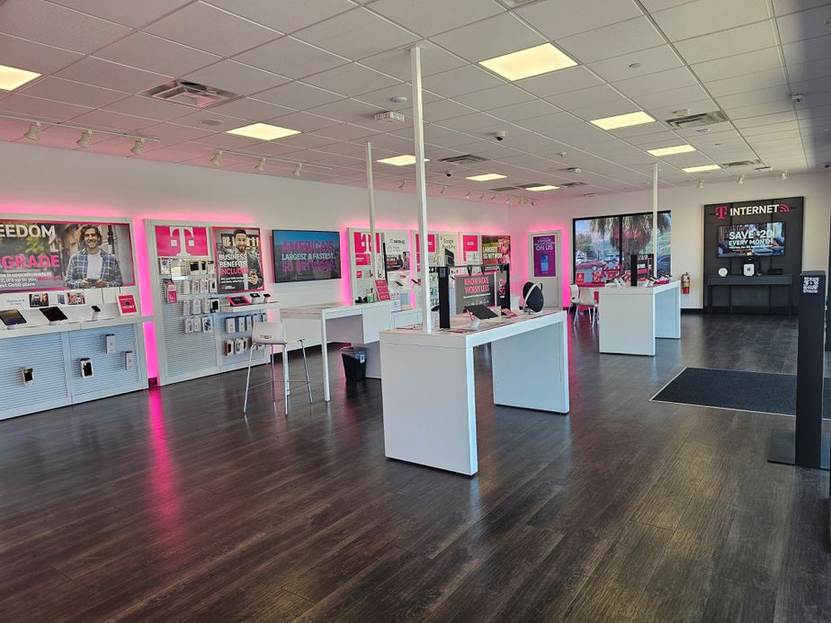 Interior photo of T-Mobile Store at Hwy 60 & Russell, Miami, AZ
