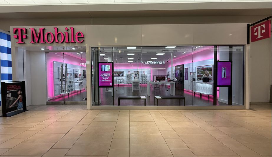 Exterior photo of T-Mobile Store at Mall Del Norte, Laredo, TX