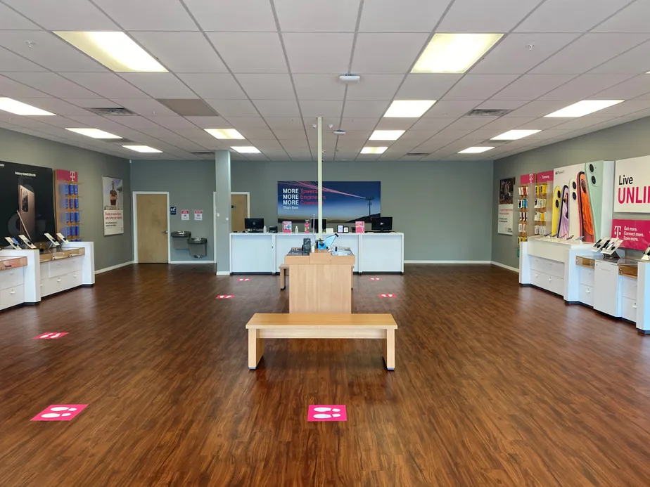  Interior photo of T-Mobile Store at Cortez Rd W & Fl 684, Bradenton, FL 
