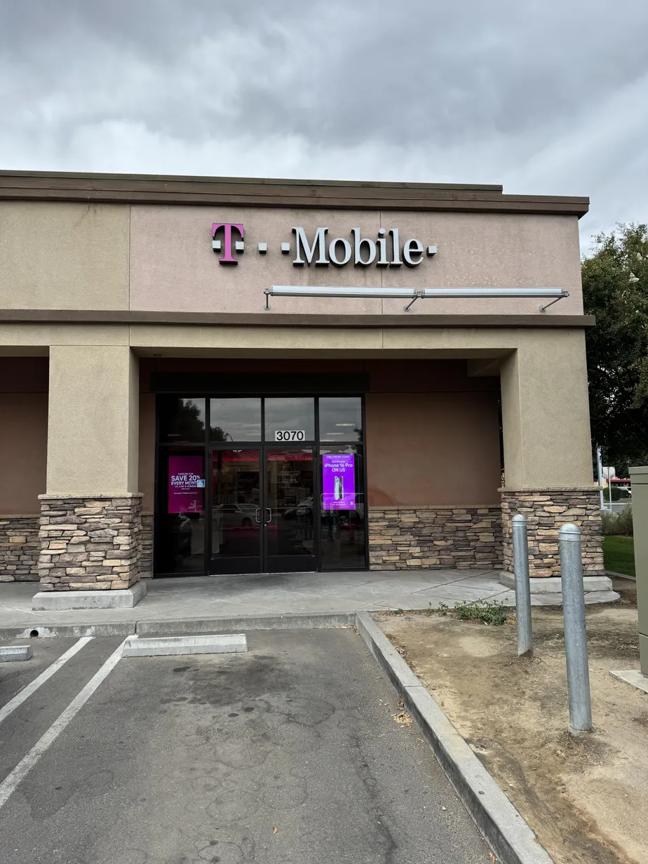  Exterior photo of T-Mobile Store at Monte Vista & Hwy 99, Turlock, CA 