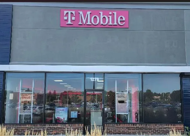  Exterior photo of T-Mobile Store at S Naper Blvd & 75th St, Naperville, IL 