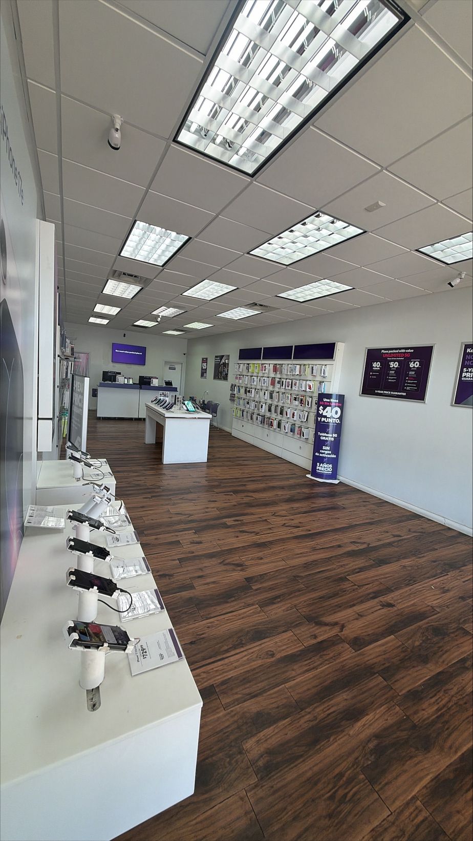 Metro by T-Mobile 1424A Cypress Creek Pkwy - 1424A Cypress Creek Pkwy 