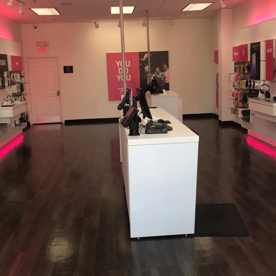 Interior photo of T-Mobile Store at Bell Rd & 143rd, Homer Glen, IL