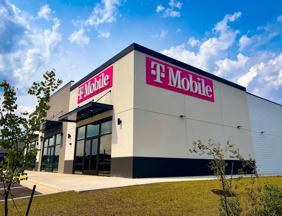 Exterior photo of T-Mobile Store at US 70 & Catawba, Havelock, NC