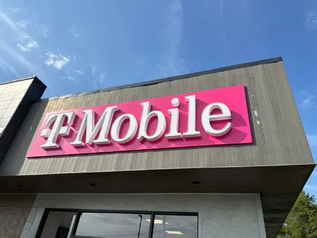  Exterior photo of T-Mobile Store at Harrison & 30th, Batesville, AR 