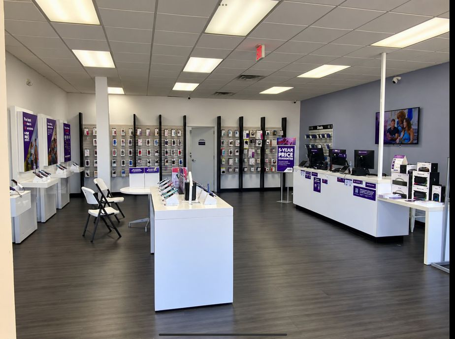 Metro by T-Mobile 441 Jefferson Davis Hwy - 441 Jefferson Davis Hwy 