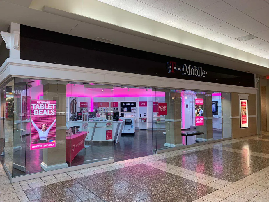 Exterior photo of T-Mobile store at Fox River Mall, Appleton, WI