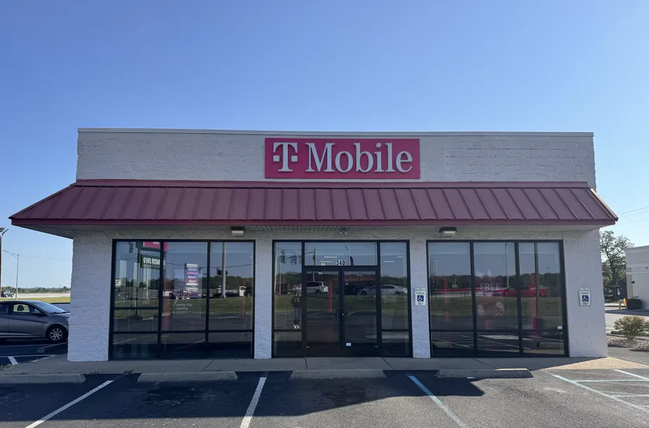  Exterior photo of T-Mobile Store at Campbellsville & Bypass, Campbellsville, KY 