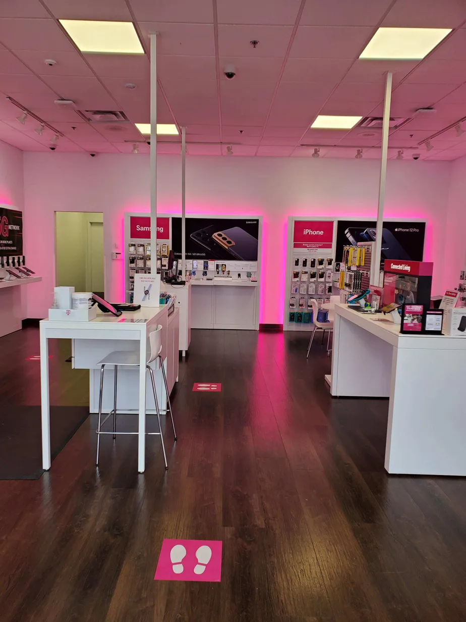 Interior photo of T-Mobile Store at Washington & Main, Weatherford, OK
