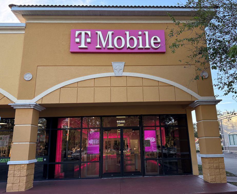 Exterior photo of T-Mobile Store at Kirkman & Metropolis, Orlando, FL