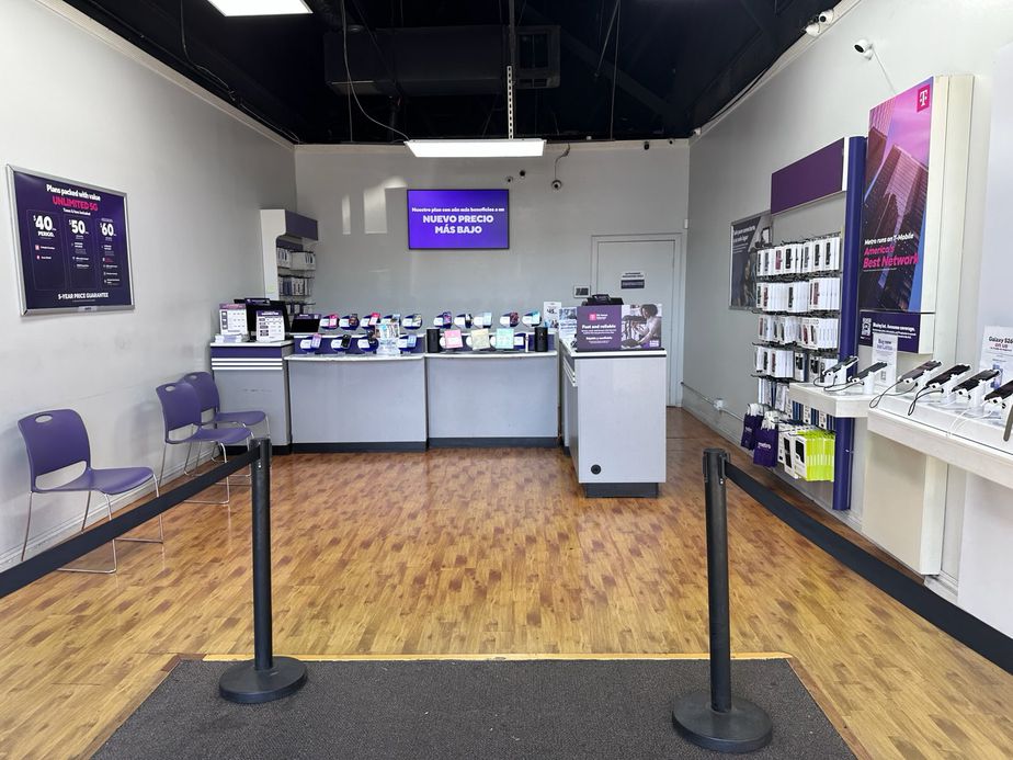 Metro by T-Mobile 415 S Central Ave - 415 S Central Ave 