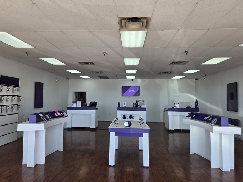 Metro by T-Mobile 8820 N Loop Dr - 8820 N Loop Dr 