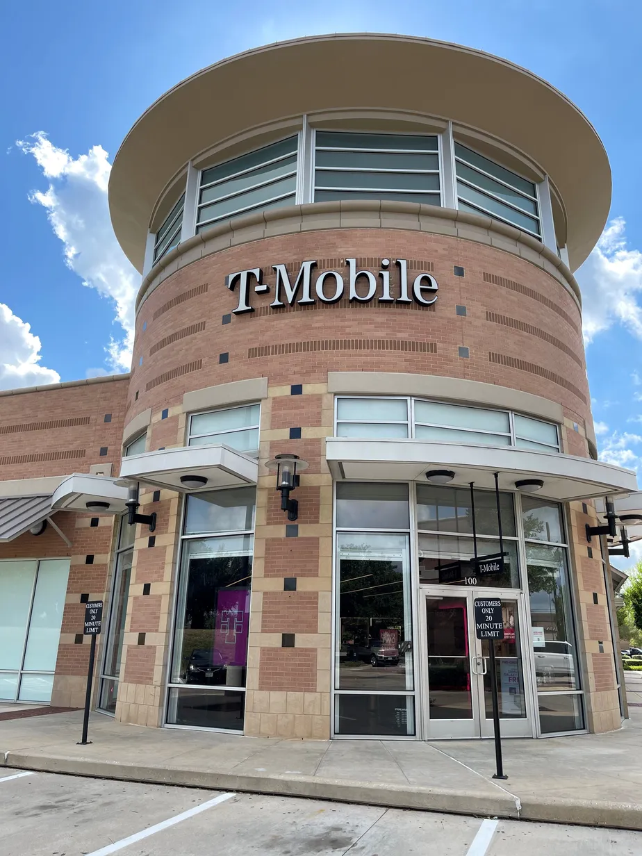 Exterior photo of T-Mobile Store at Hwy 6 & Prudential Cir, Sugar Land, TX