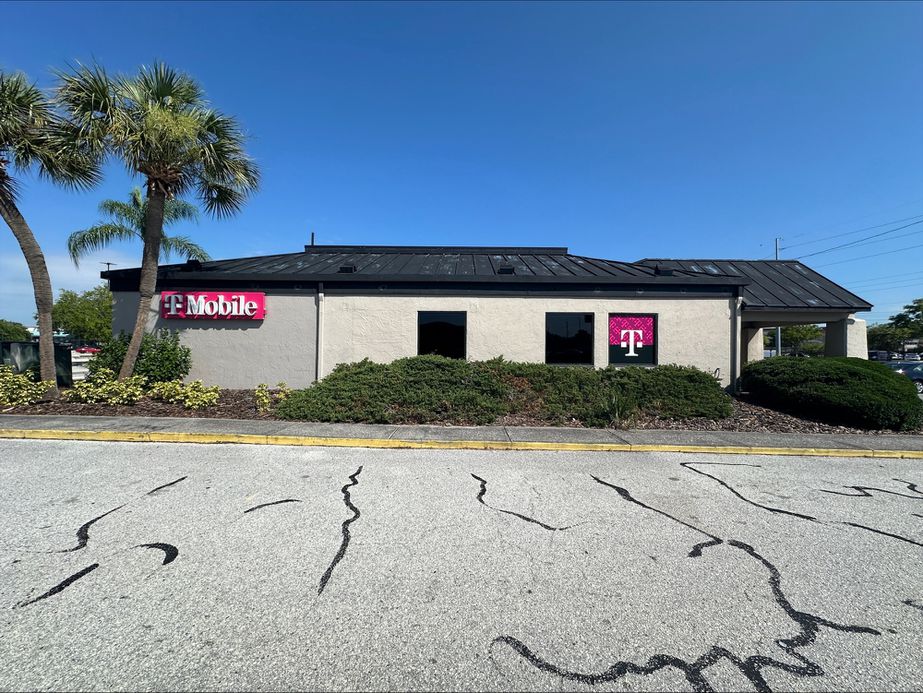  Exterior photo of T-Mobile Store at Memorial & Hillsborough, Tampa, FL 