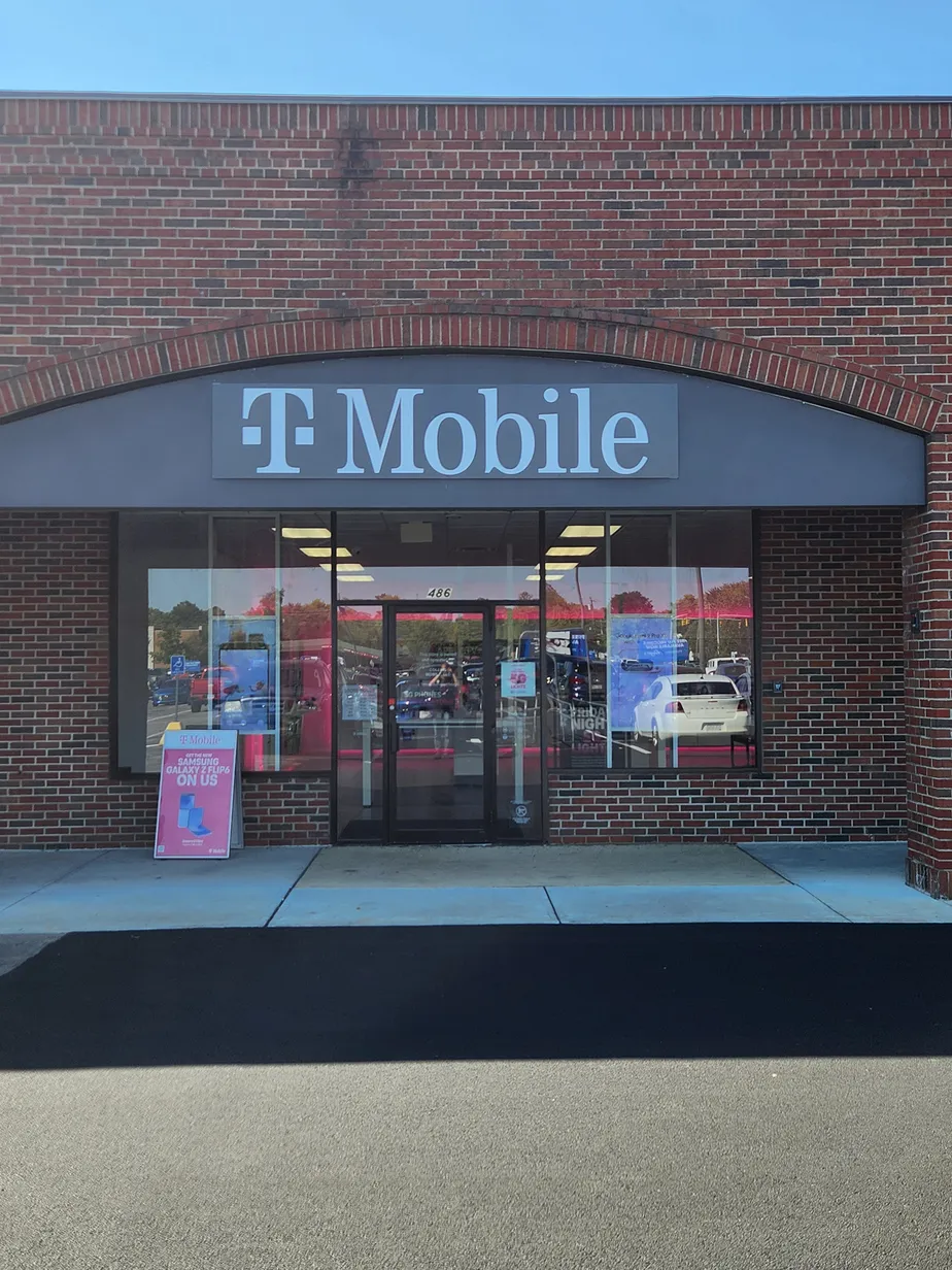  Exterior photo of T-Mobile Store at Locust & Fairfield Rd, Oxford, OH 