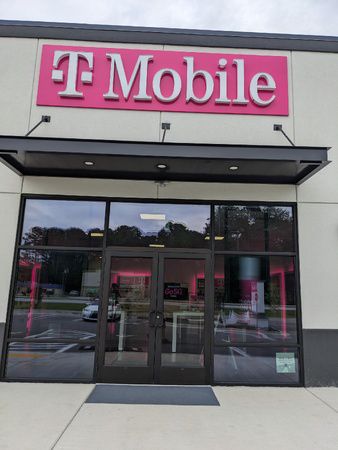 Exterior photo of T-Mobile Store at US 70 & Catawba, Havelock, NC