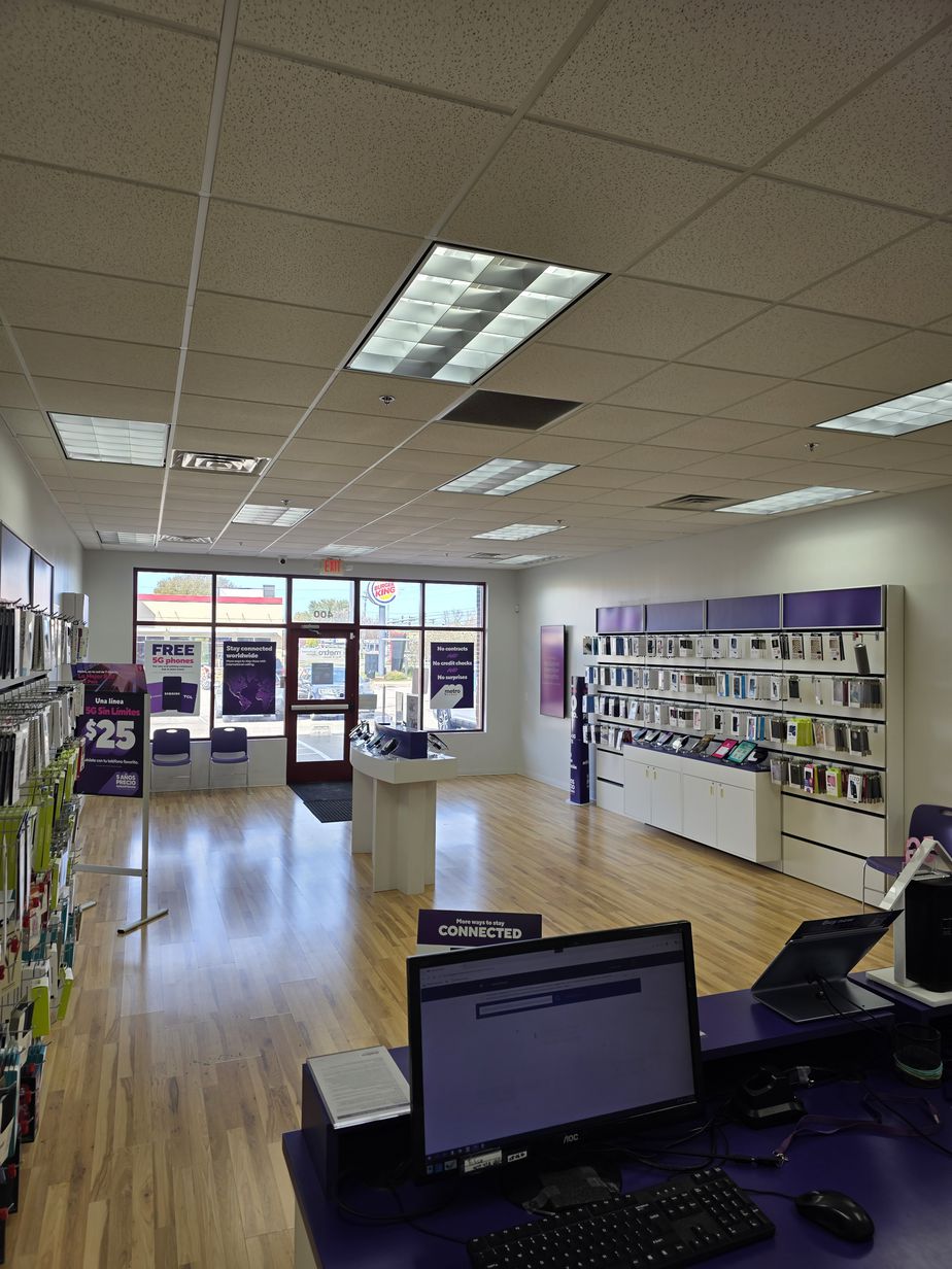 Metro by T-Mobile 1217 Marion Rd SE - 1217 Marion Rd SE 