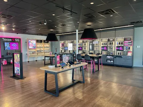 Foto del interior de la tienda T-Mobile en Villa Estrella II, El Paso, TX