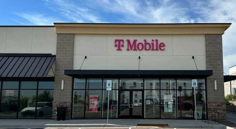  Exterior photo of T-Mobile Store at North Greeley - 71st & 10th St, Greeley, CO 