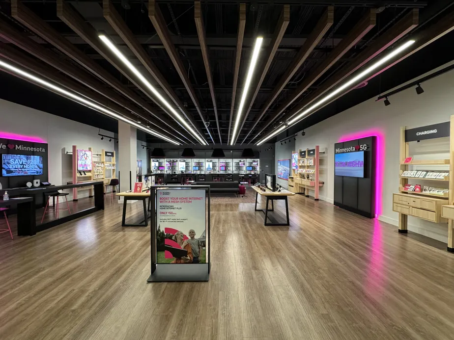 Foto del interior de la tienda T-Mobile en Mall of America, Bloomington, MN