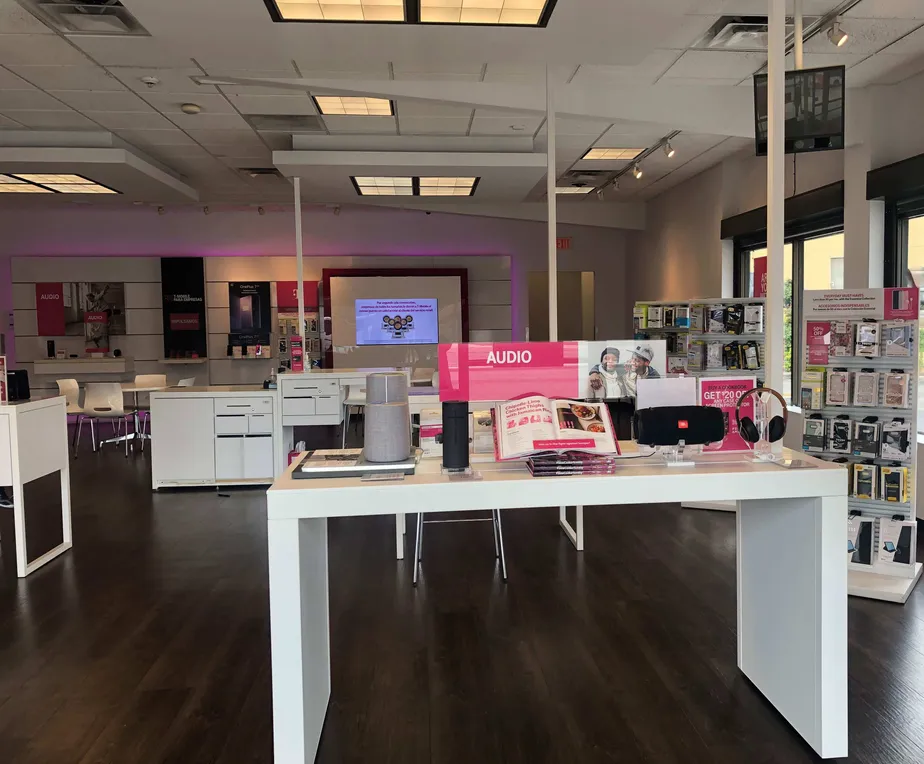 TMobile 6th & Smith Corona, CA