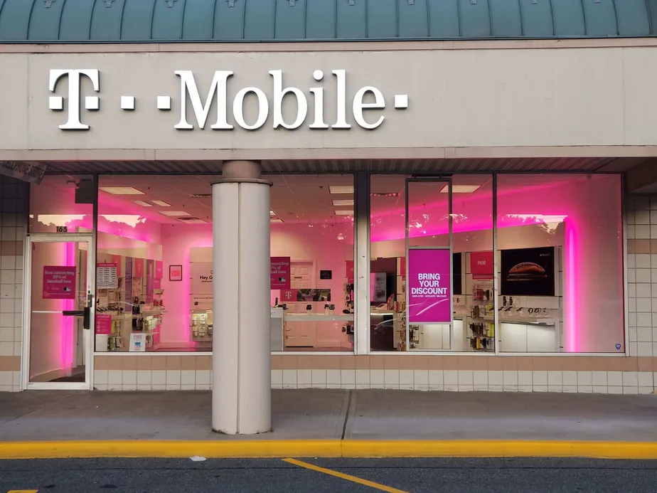 Exterior photo of T-Mobile store at Ronkonkoma Ave & Division Rd, Ronkonkoma, NY