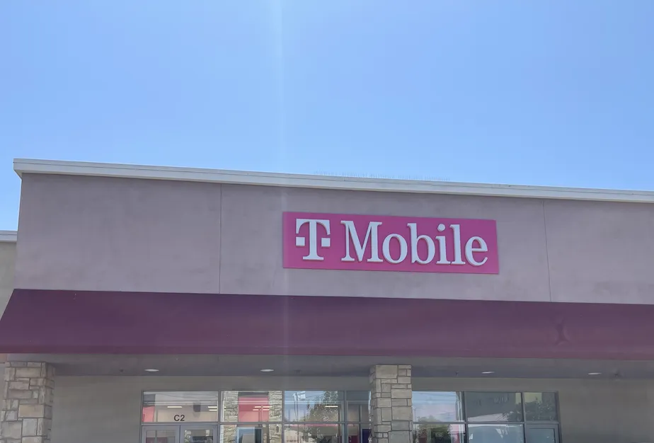  Exterior photo of T-Mobile Store at Beach & Orangethorpe, Buena Park, CA 