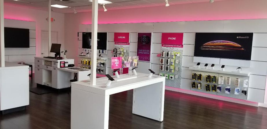Interior photo of T-Mobile Store at Signal Mountain, Chattanooga, TN