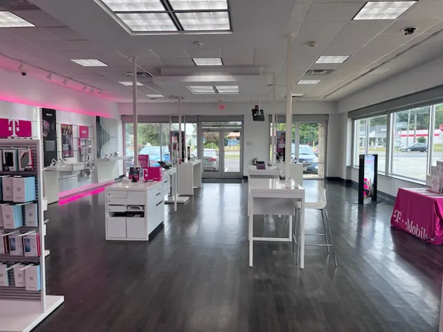  Interior photo of T-Mobile Store at Browning Ln & Kings Hwy, Brooklawn, NJ 