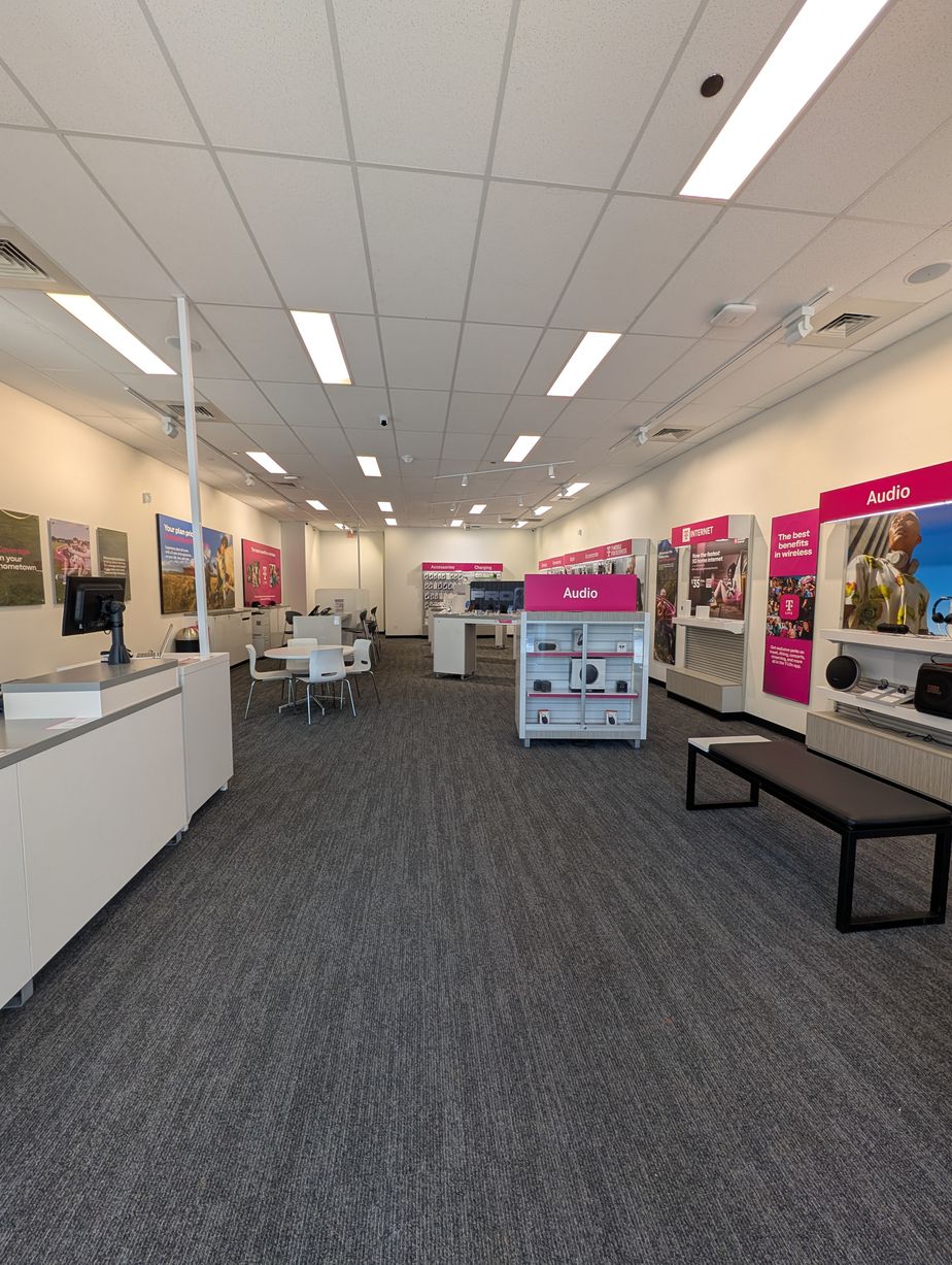 T-Mobile & UScellular Western North Carolina Town Ctr - 225 Town Center Loop 