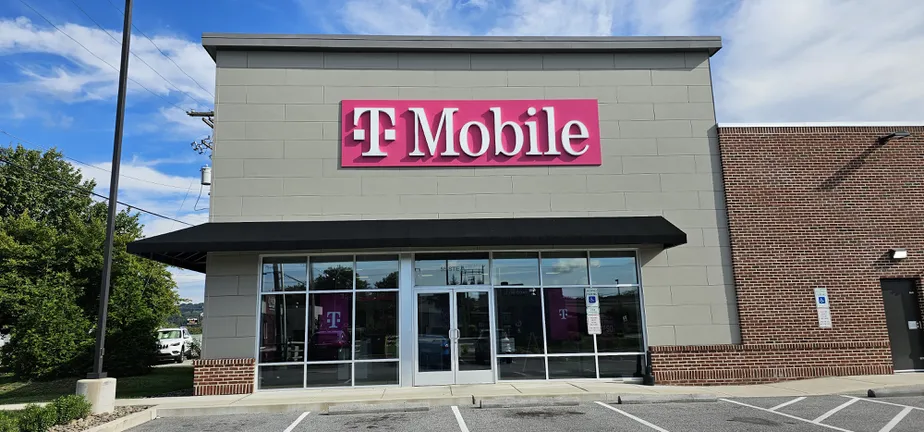 Foto del exterior de la tienda T-Mobile en E Market St & Memory Ln, York, PA