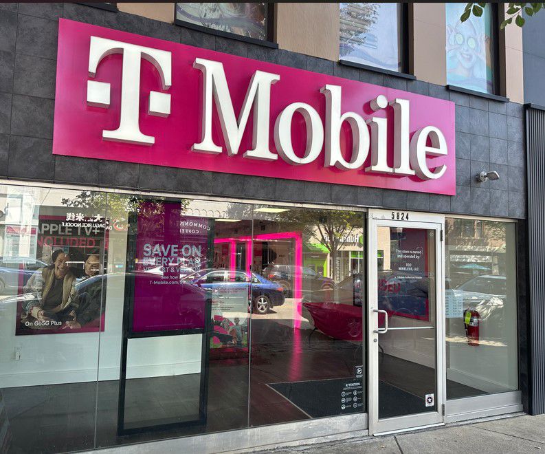 Exterior photo of T-Mobile Store at Murray & Forbes, Pittsburgh, PA