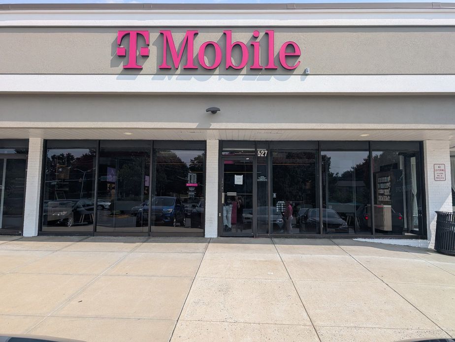 T-Mobile Firstfield  Shopping Center - 527 Quince Orchard Rd 