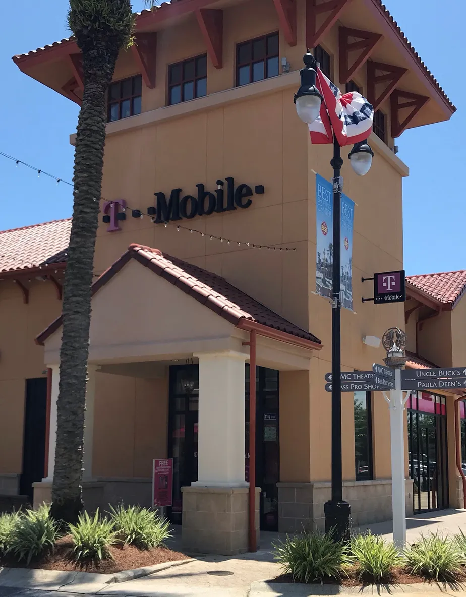 Exterior photo of T-Mobile Store at Destin Commons, Destin, FL