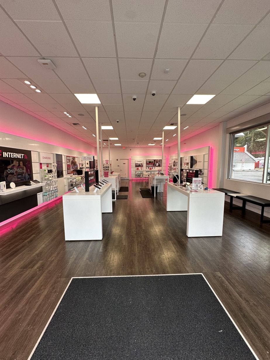 Interior photo of T-Mobile Store at 39th & Meridian South, Puyallup, WA