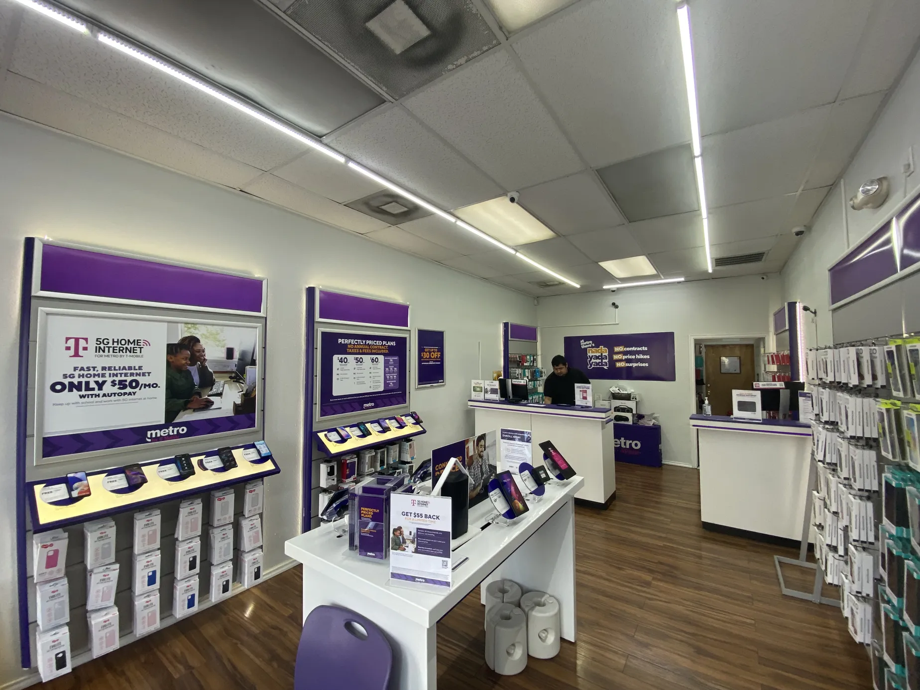 Metro by TMobile 2017 N Saint Marys St Beeville, TX