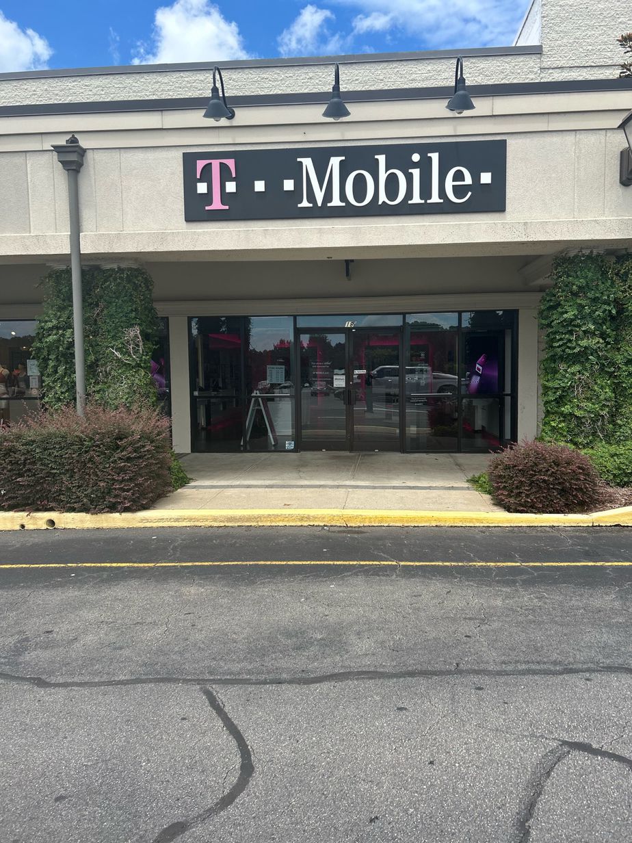 Exterior photo of T-Mobile Store at Pincrest & Hwy 15, Southern Pines, NC
