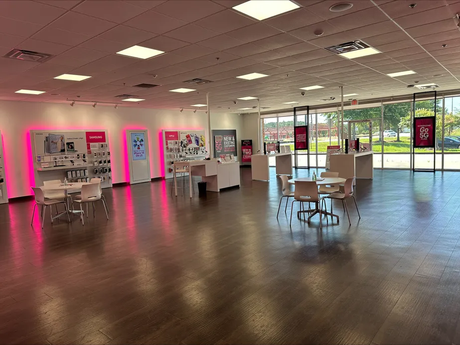 Interior photo of T-Mobile Store at State Rd & Chesterfield Hwy, Cheraw, SC
