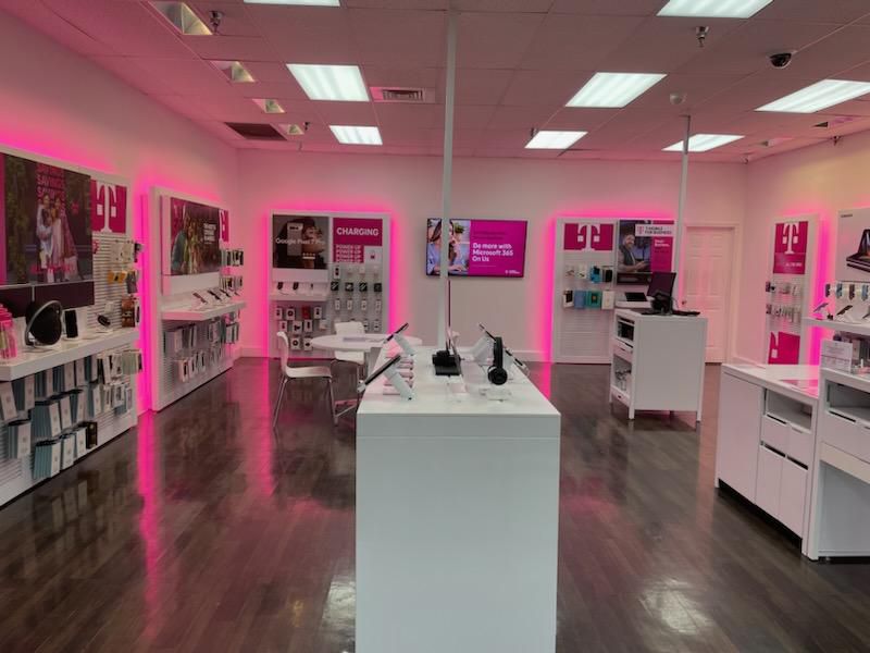 Interior photo of T-Mobile Store at Union Square, New Castle, PA
