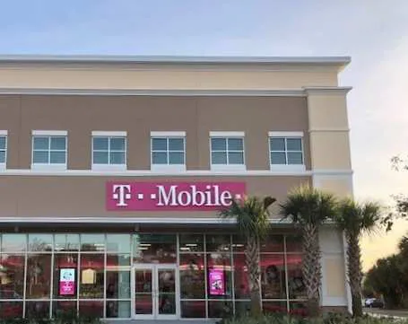 Exterior photo of T-Mobile store at E Altamonte Dr & I-4, Altamonte Springs, FL