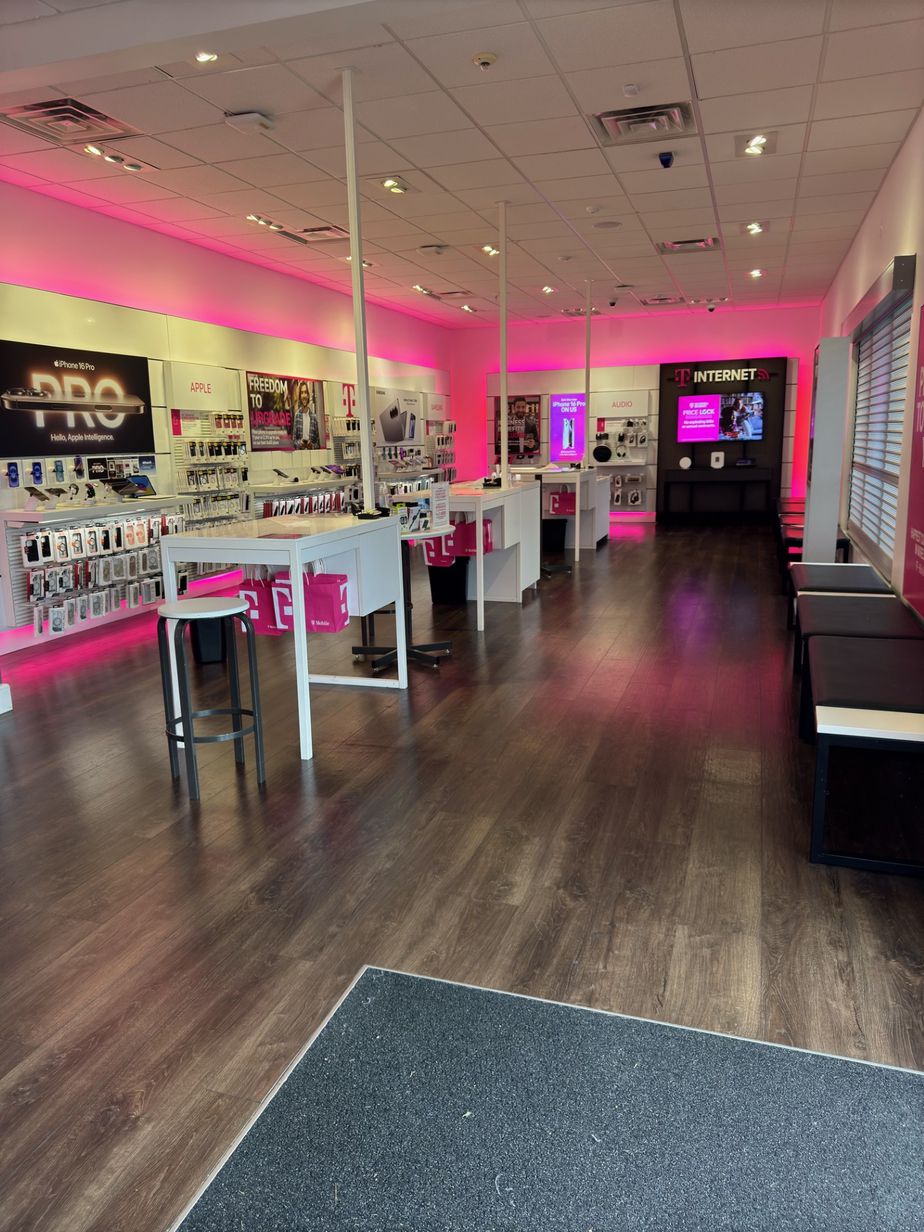 Interior photo of T-Mobile Store at Virginia Beach & Independence, Virginia Beach, VA