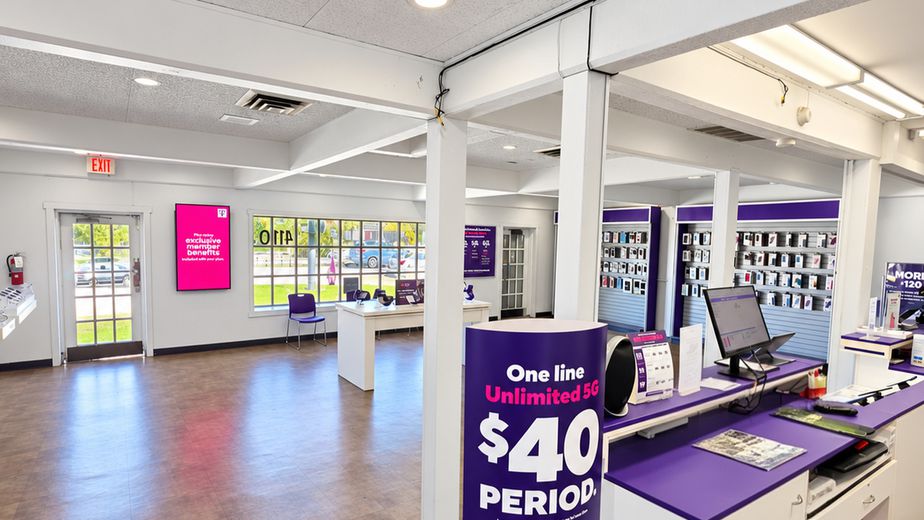 Metro by T-Mobile 4110 Palm Beach Blvd - 4110 Palm Beach Blvd 
